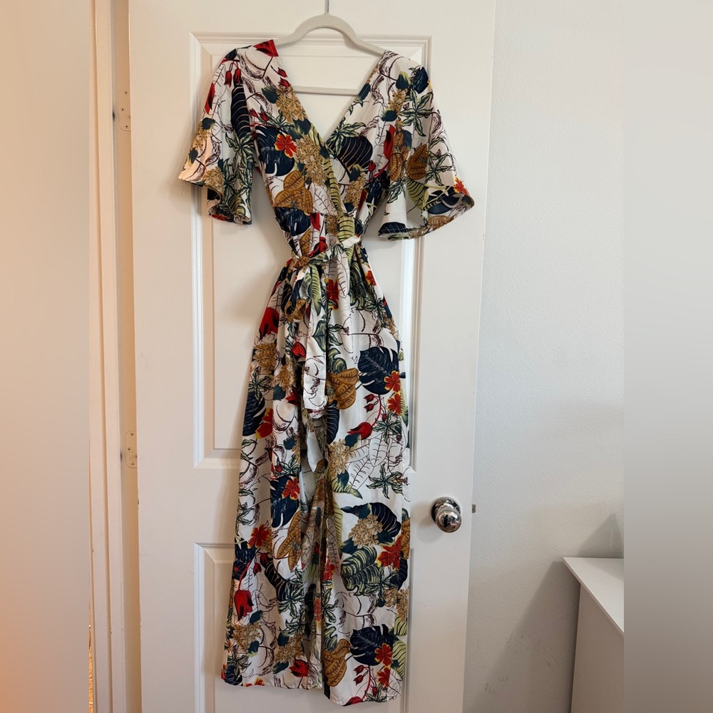 True Destiny Tropical Print Romper – Size Small – Shorts Underneath